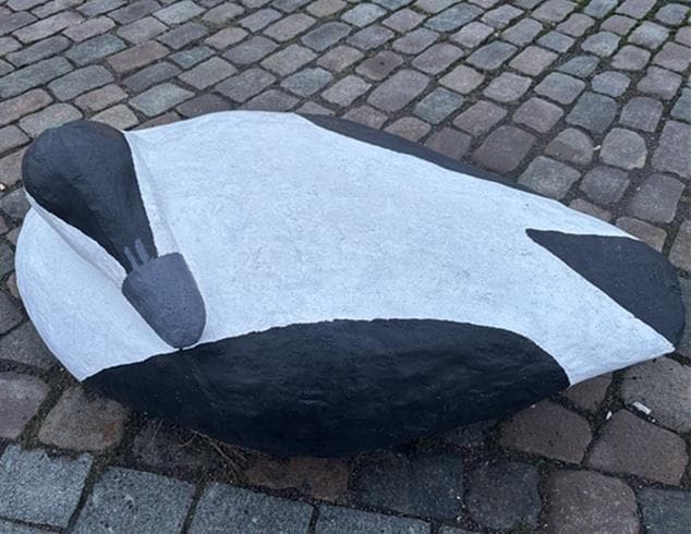 Ejder 400 kg i betong på gatsten